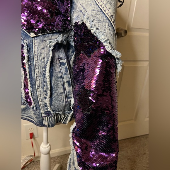 Distressed And sequined Jean Jacket Size Large oversized and lined - Picture 3 of 7